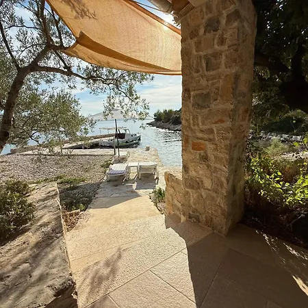 Kovaceva Bay * 特孔