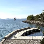 Kovaceva Bay فيلة *
