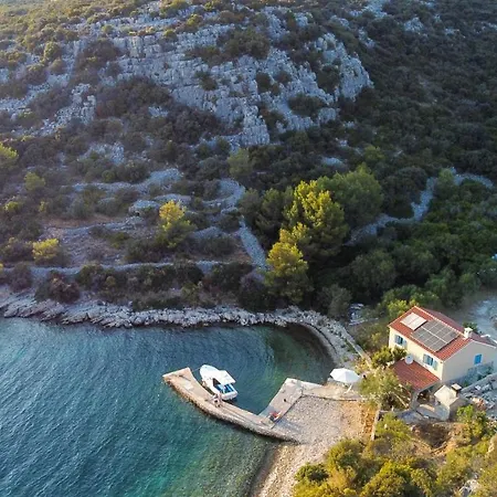 Kovaceva Bay * Tkon