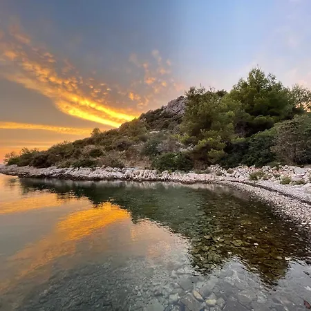 Kovaceva Bay * Tkon
