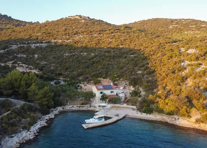 فيلة Kovaceva Bay *