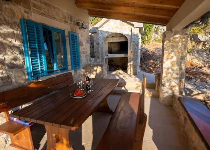 Kovaceva Bay تكون