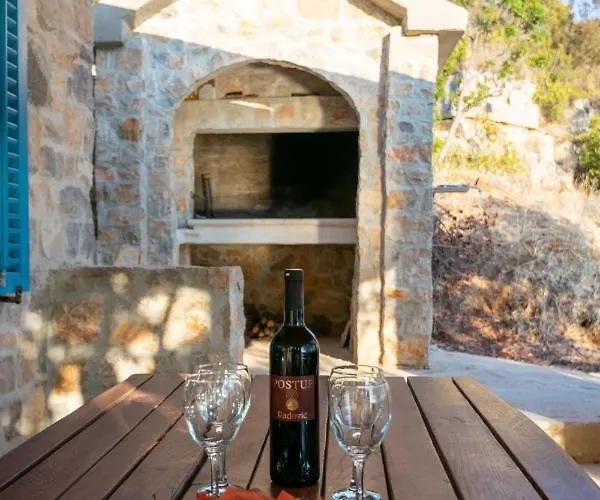 فيلة Kovaceva Bay *