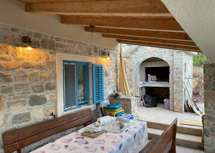 فيلة Kovaceva Bay