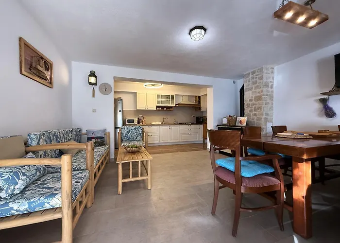 Kovaceva Bay فيلة