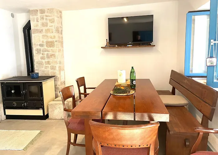 Kovaceva Bay فيلة *