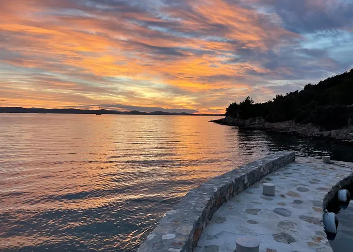 Kovaceva Bay