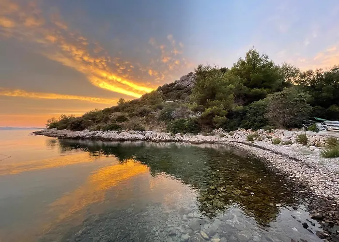 Kovaceva Bay * Tkon
