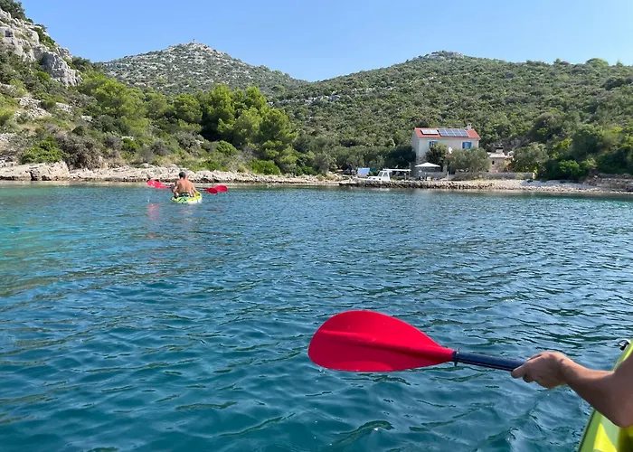 Kovaceva Bay * Tkon