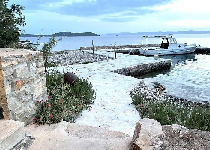 Kovaceva Bay * Tkon